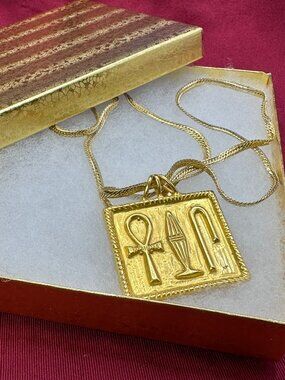 VTG 1976 Treasures of Tut MMA Pendant